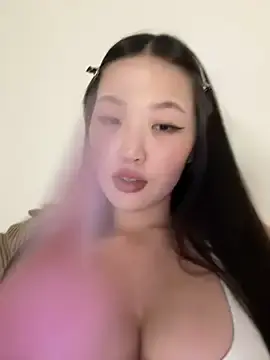 Aiko_YumiのStripchatでライブチャット