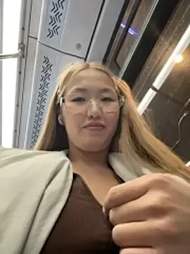 Aiko_YumiのStripchatでライブセックス映像