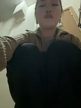 Aiko_YumiのStripchatでプライベートチャット