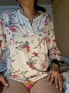 LunaSweetLoveのStripchatでアダルトビデオチャット