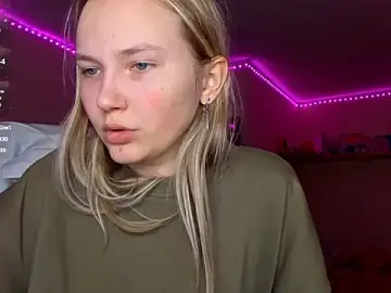 KarinRobertsonのStripchatでライブポルノ配信