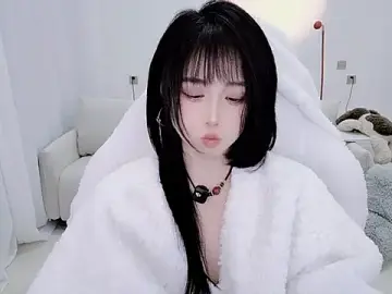 Evangelin-eのStripchatでヌードカメラ