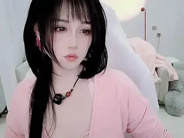 Evangelin-eのStripchatでライブポルノ配信