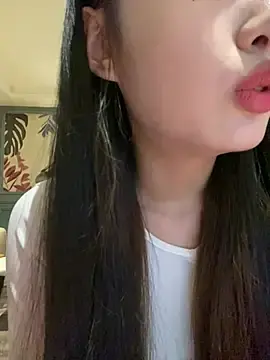 MengMeng0515のStripchatでライブセックス映像