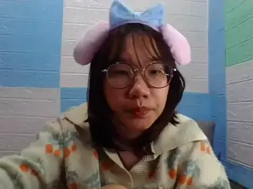 NanokoのStripchatで高画質ウェブカメラ