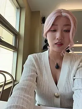 winter11のStripchatでアダルトカメラ配信