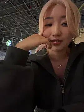 winter11のStripchatでセックスカメラ