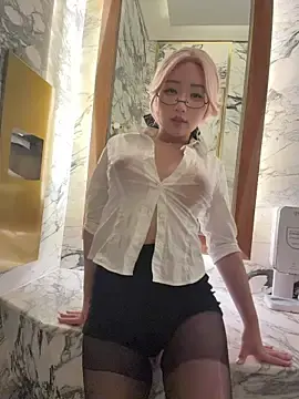 winter11のStripchatでセックスカメラ