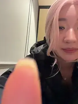 winter11のStripchatで人気のアダルト配信