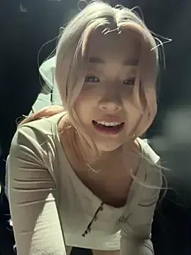 winter11のStripchatでアダルトカメラ配信