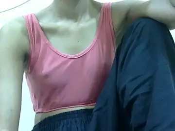 Anu_tinyのStripchatで高画質ウェブカメラ