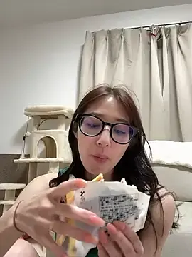 H_KirachanのStripchatでライブポルノ配信