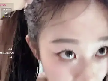 yueyue2003のStripchatでライブポルノ配信