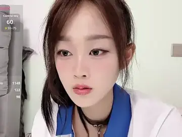 yueyue2003のStripchatで人気のアダルト配信