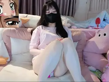 love-uiuiのStripchatで人気のアダルト配信