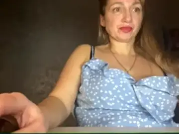 LapussiaのStripchatで今すぐ視聴可能なセックスカム