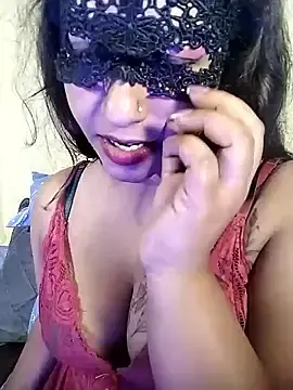 Sexy-MonikaaのStripchatでアダルトカメラ配信