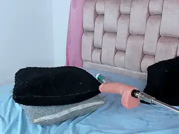 Emma_EvelynのStripchatでライブセックス映像