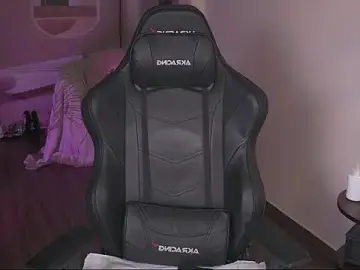 MiuzxcのStripchatでライブポルノ配信