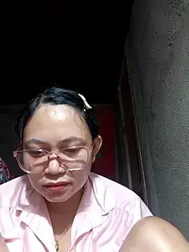 Everleigh_momのStripchatでセックスチャット