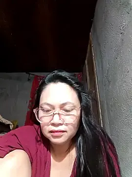 Everleigh_momのStripchatで今すぐ視聴可能なセックスカム