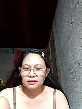 Everleigh_momのStripchatでライブセックス映像