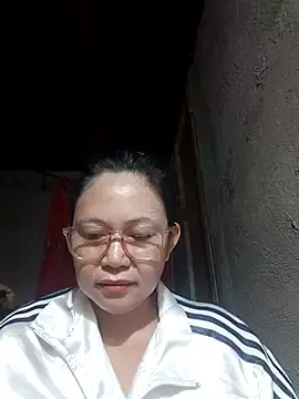 Everleigh_momのStripchatで高画質ウェブカメラ