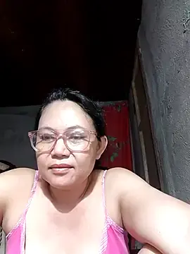 Everleigh_momのStripchatで無料ライブポルノ