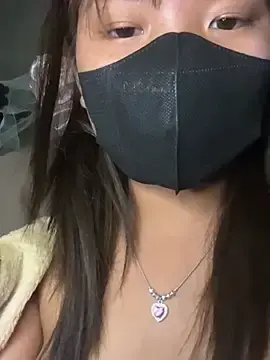 hello-cuteのStripchatで人気のアダルト配信