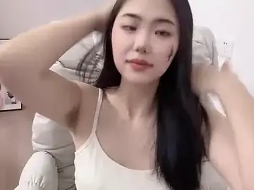 suki-1のStripchatで無料ポルノカメラ