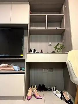 POS001のStripchatでライブセックス映像