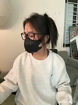 Vn___CUAのStripchatで人気のアダルト配信