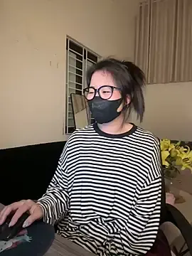 Vn___CUAのStripchatで今すぐ視聴可能なセックスカム