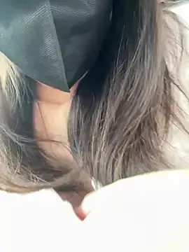 nideanbabyのStripchatでヌードカメラ