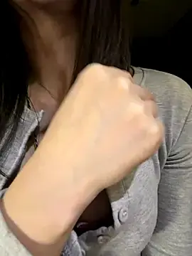 nideanbabyのStripchatで無料ポルノカメラ