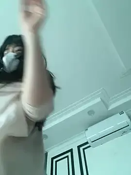 Your-SunnyのStripchatでアダルトカメラ配信