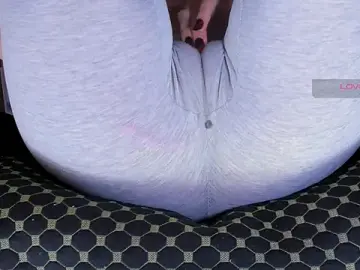 Cameltoe_squirt_inPantsのStripchatでアダルトカメラ配信