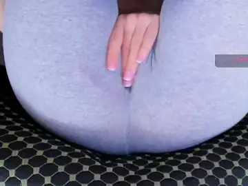 Cameltoe_squirt_inPantsのStripchatでアダルトビデオチャット