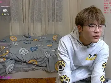 KK-cuteboyのStripchatで無料ポルノカメラ