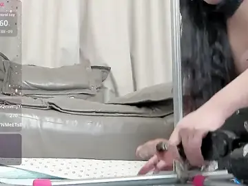 fox-yiyiのStripchatでプライベートチャット