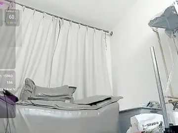 fox-yiyiのStripchatでセックスカメラ