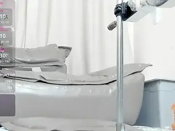 fox-yiyiのStripchatでセックスチャット