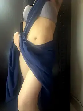 Disha-LuvのStripchatでアダルトカメラ配信