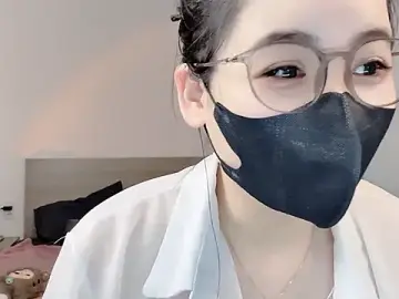 _Lov_LynhのStripchatでセックスカメラ