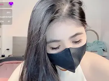 _Lov_LynhのStripchatで高画質ウェブカメラ