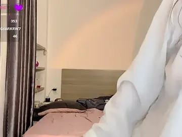 _Lov_LynhのStripchatで今すぐ視聴可能なセックスカム