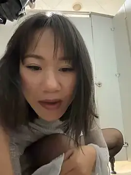 wemroudeyuのStripchatで高画質ウェブカメラ