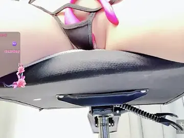 feifei-loveのStripchatで今すぐ視聴可能なセックスカム