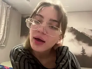 MelaineAytesのStripchatでアダルトカメラ配信