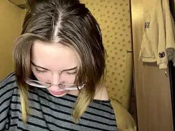 MelaineAytesのStripchatでライブポルノ配信